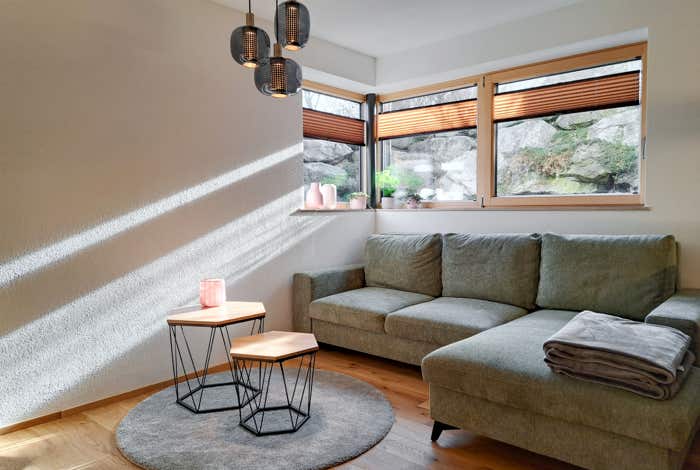 Relaxen, lesen und Zeit miteineander verbringen. In der Ferienwohnung Alpenglück³ in Oy-Mittelberg